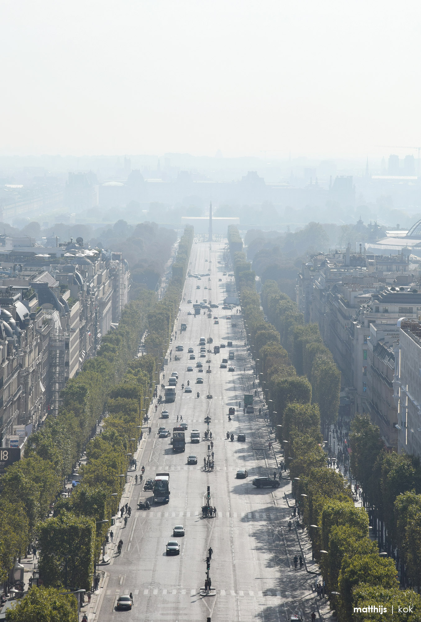 Avenue des Champs-Élysées, Paris | Photo by Matthijs Kok