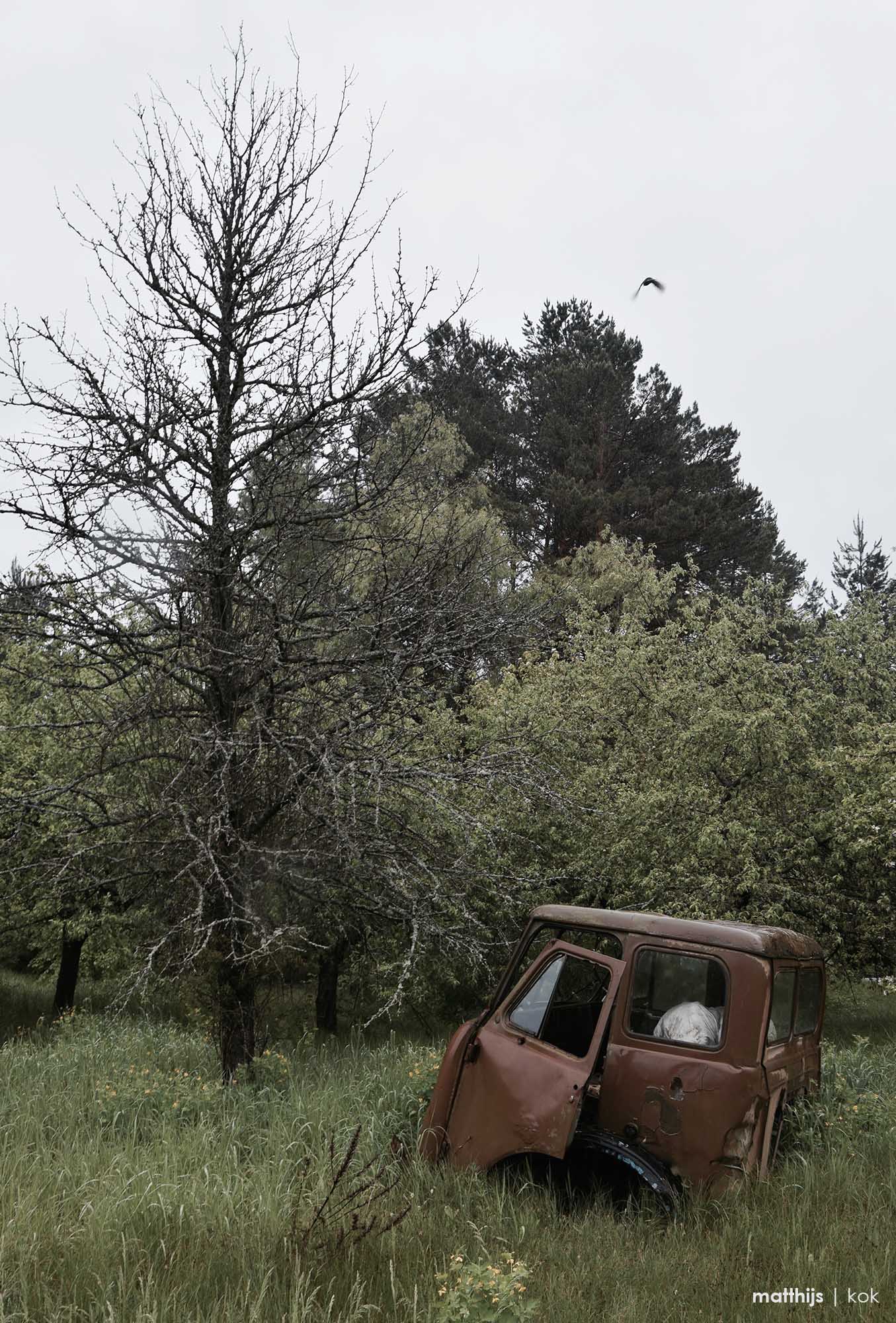 Abandoned car at the DUGA, Ukraine | Photo by Matthijs Kok