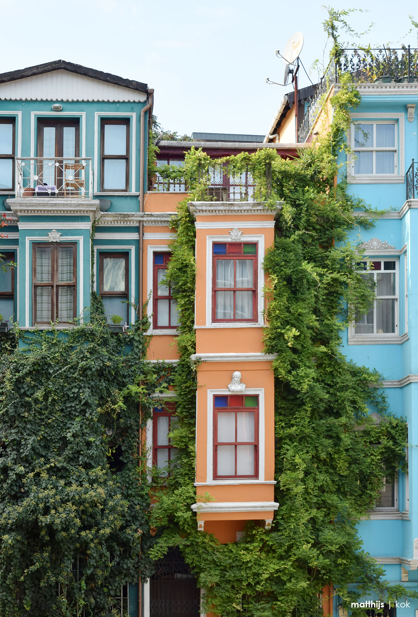 Colored Houses of Balat, Istanbul, Türkiye | Photo by Matthijs Kok