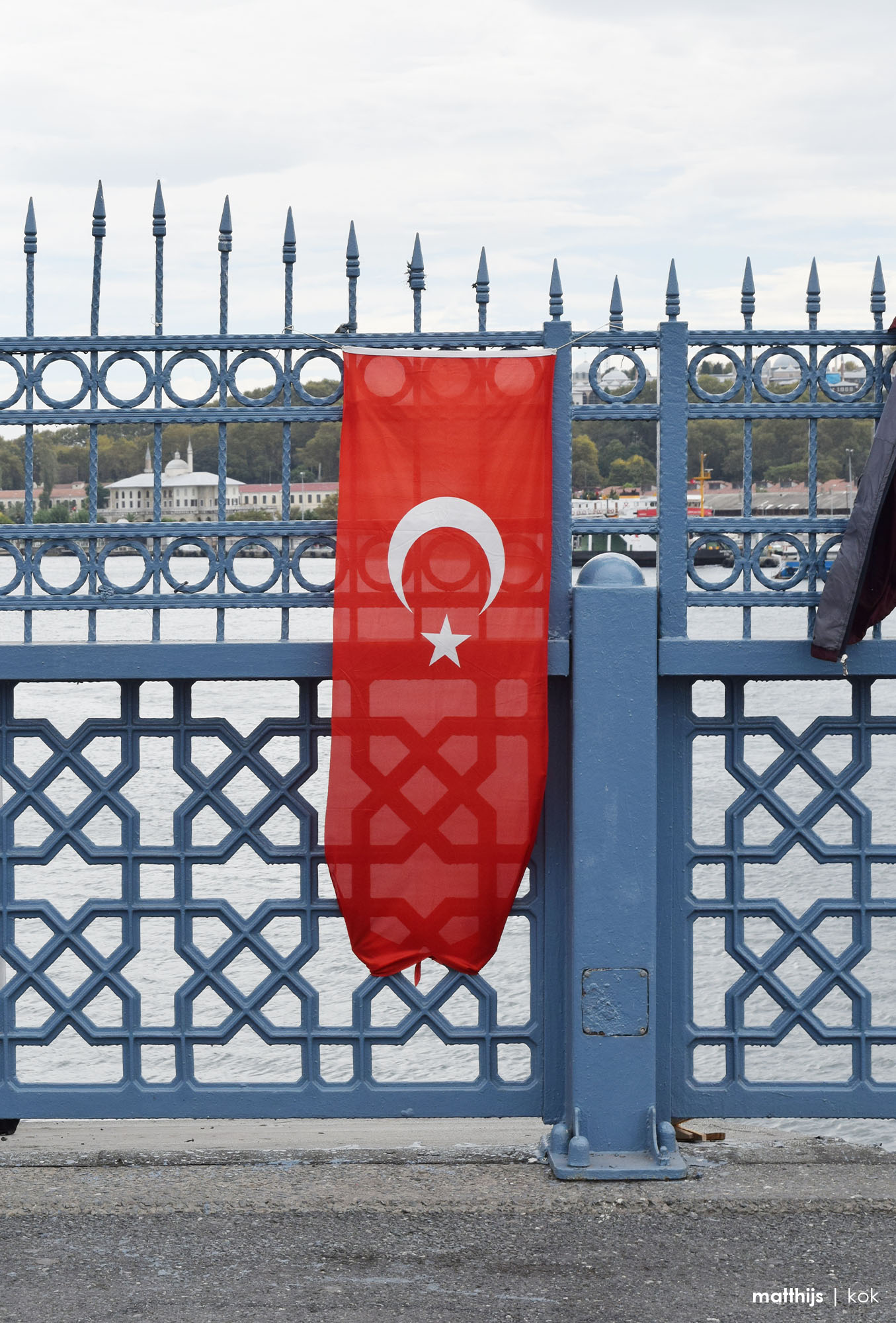 Turkish Flag, Galata Bridge, Istanbul, Türkiye | Photo by Matthijs Kok
